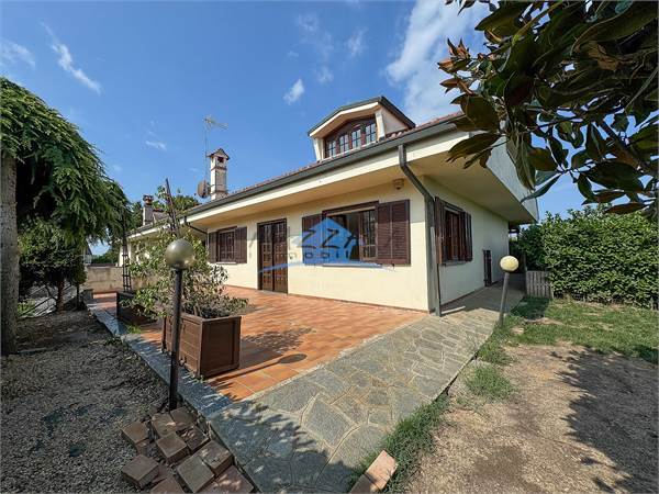 Villa semi indipendente con giardino in vendita a Riva Presso Chieri