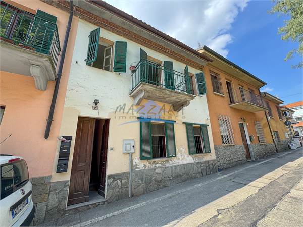 Casa indipendente su due lati in centro Chieri