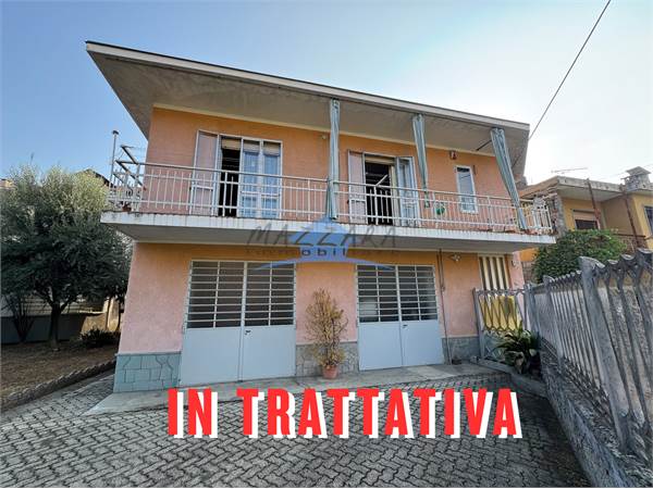 CASA SINGOLA DI 260 MQ.